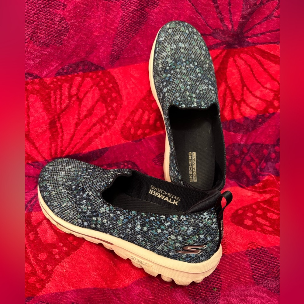 Women’s Skechers Go Walk Classic Slip In (Ocean Blossom Navy)